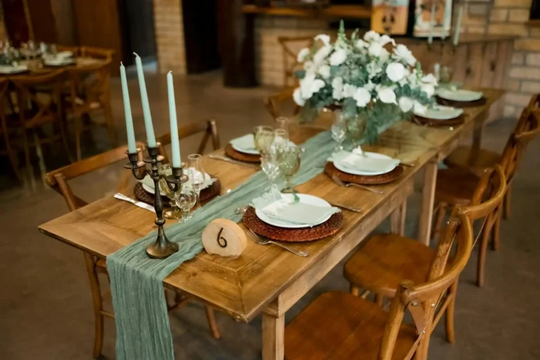 Décoration de table pour anniversaire : composer une table réussie sans surcharger