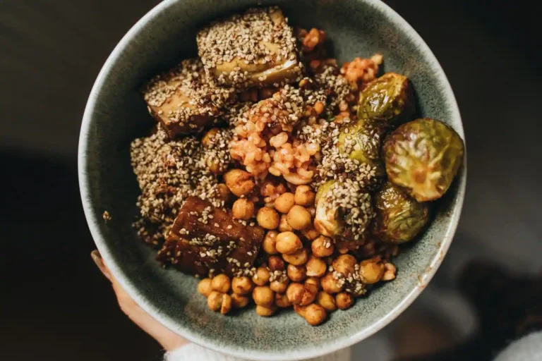 Végétarien et végan : la différence, les sous-types et ce qui change dans l&rsquo;assiette
