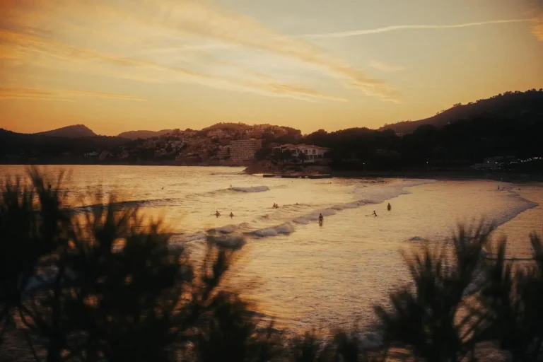 Méditerranée et chanson française : voyage musical au fil des rivages