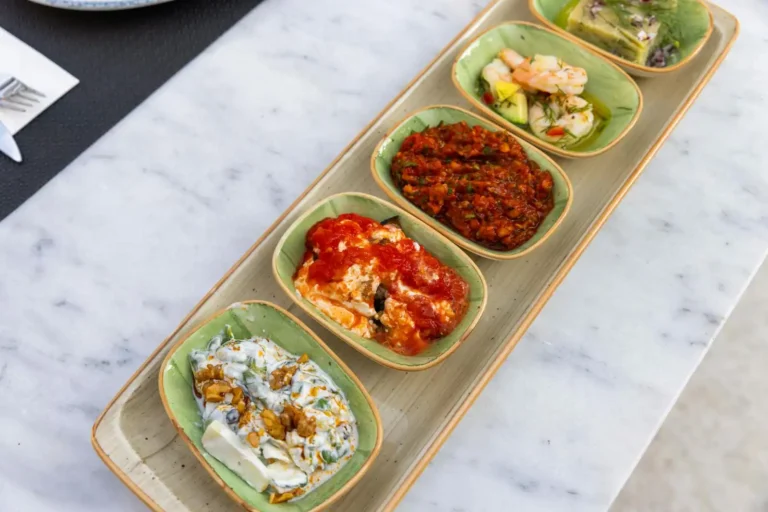 Mezzencore : comprendre le mezze méditerranéen et composer une vraie table de partage