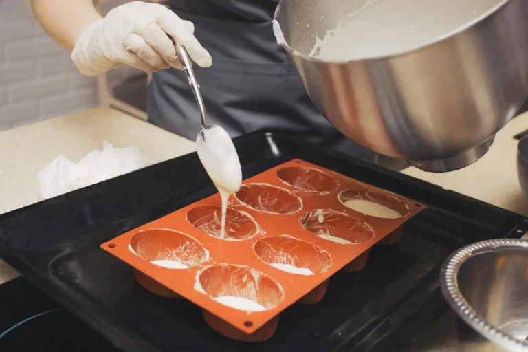 Moule à gâteau silicone : comment choisir, cuire et démouler sans rater