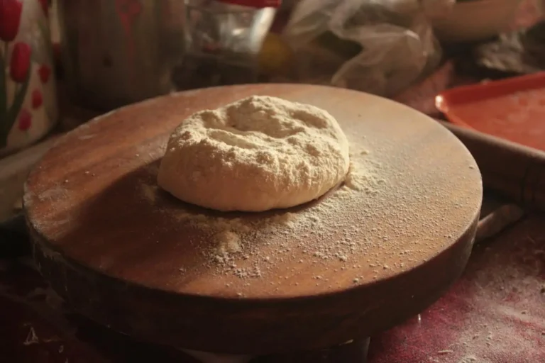 Pâte à pizza : la recette de référence et la pousse à froid qui change tout