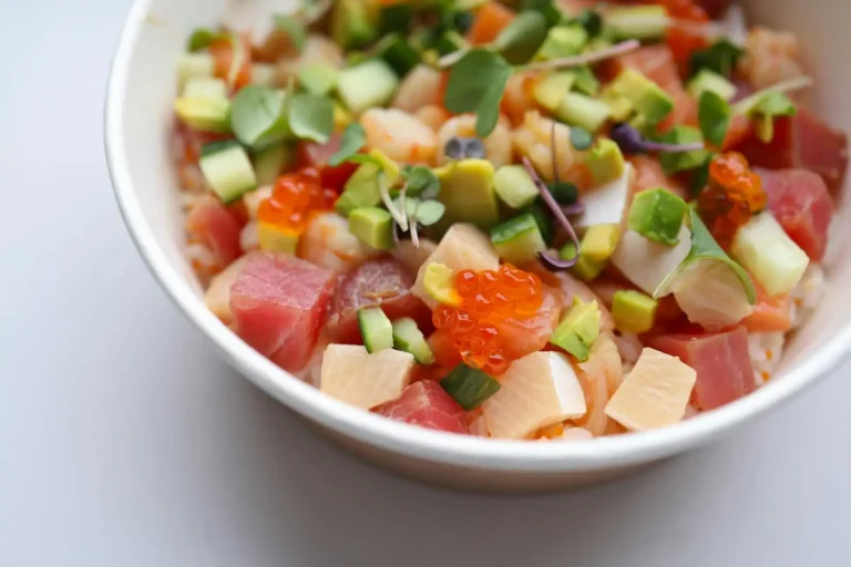 Poke bowl maison : la recette de référence et les vraies règles de la sécurité poisson cru
