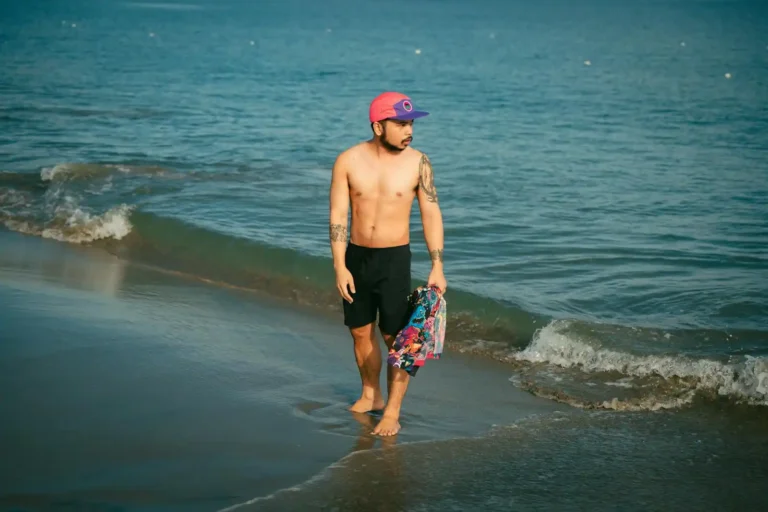 Short de bain homme : choisir la bonne coupe selon sa morphologie et ses usages