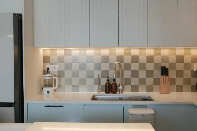 Tendances crédence cuisine : cinq directions durables à connaître