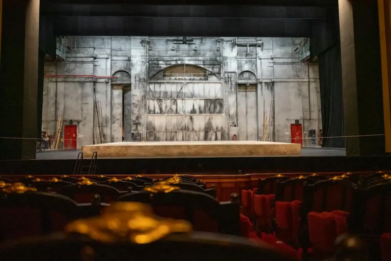 Théâtre de Paris et grandes scènes parisiennes : comprendre et choisir