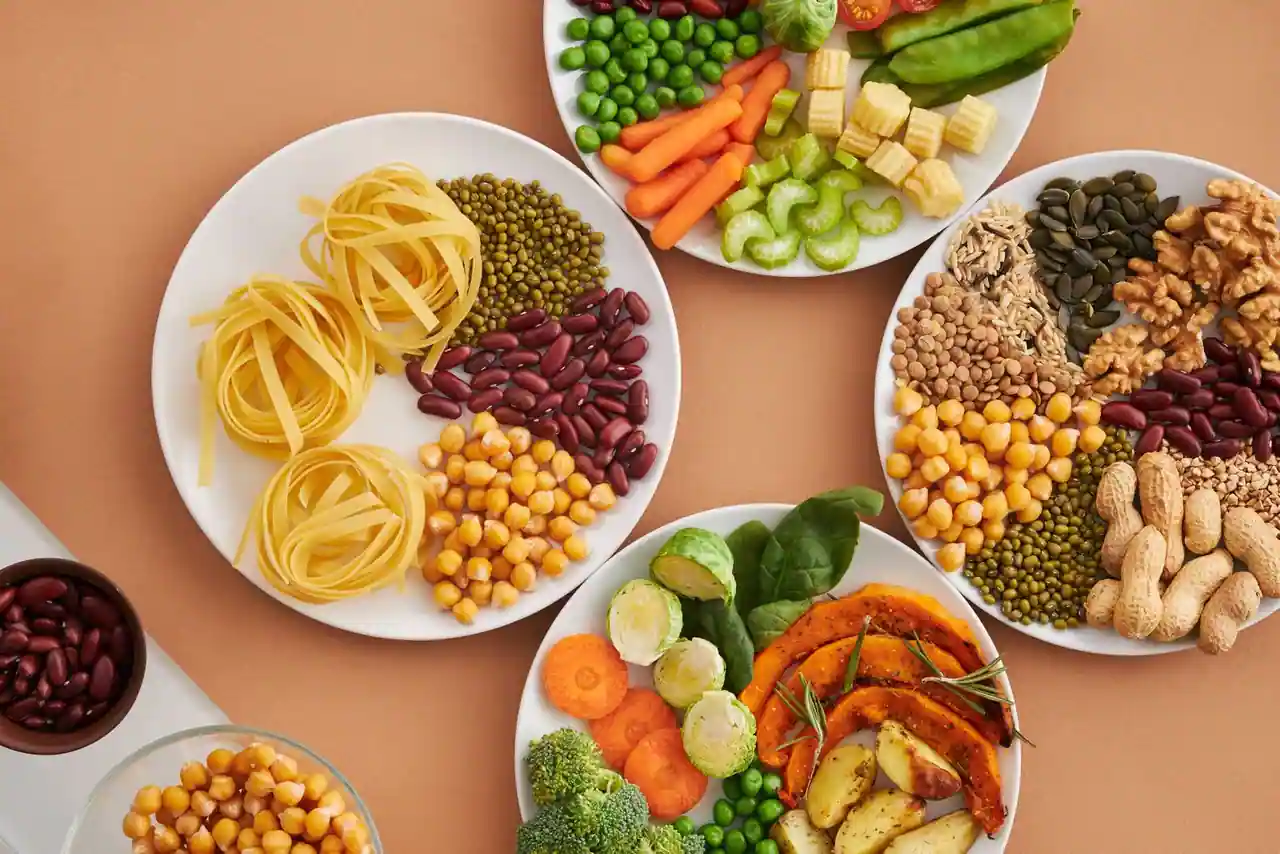 Assiettes de légumes, légumineuses, féculents et oléagineux, les composantes d'un plat équilibré