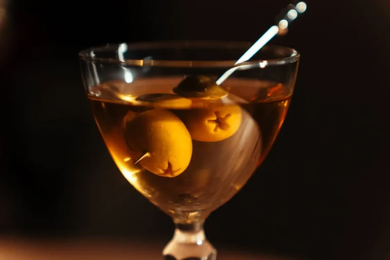Cocktails martini : le dry martini et ses variantes expliqués