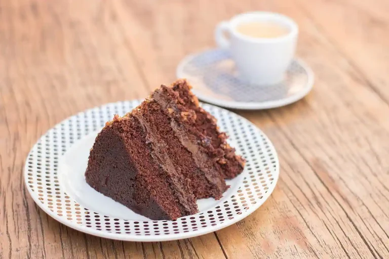 Gâteau healthy au chocolat : la recette moelleuse et les swaps