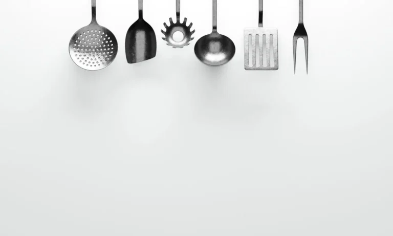 Ustensiles de cuisine : la liste par usage, avec le rôle de chacun