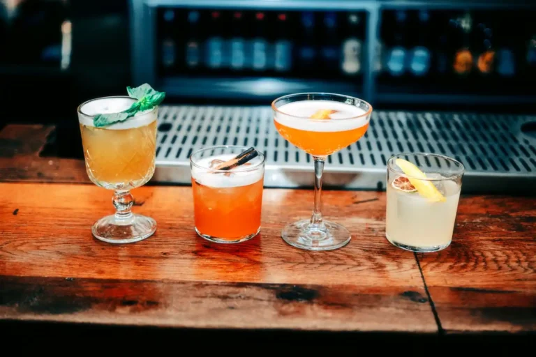 Cocktails de cinéma : les verres cultes et ce qu&rsquo;il y a dedans